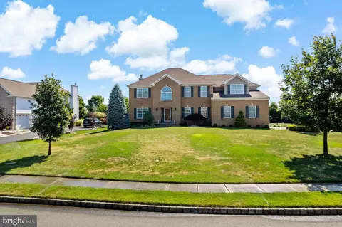 26 Harvestview Dr, Monroe Township, NJ 08831