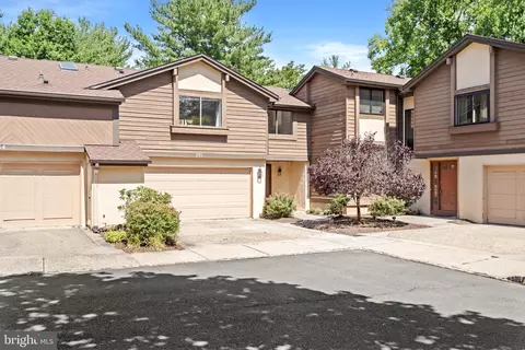 135 Sayre Dr, Princeton, NJ 08540