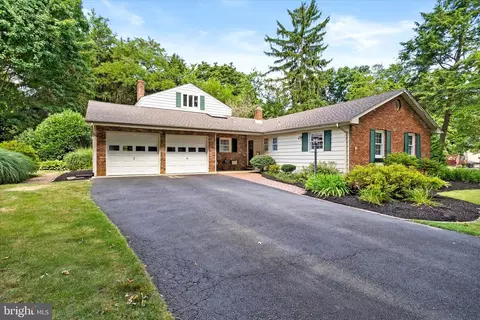 43 Evans Dr, Cranbury, NJ 08512