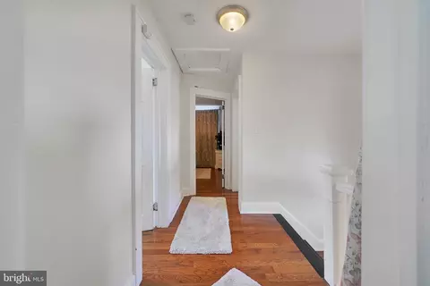 Entry Way - 175 Union Ave, Middlesex, NJ 08846 photo 5 of 9