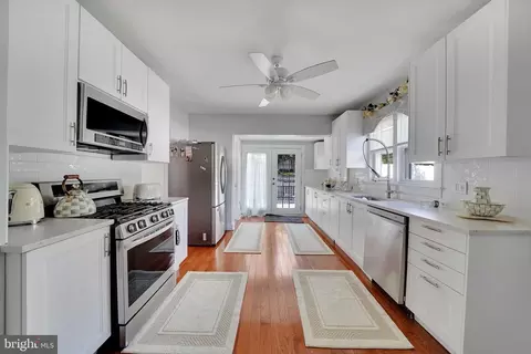 Entry Way - 175 Union Ave, Middlesex, NJ 08846 photo 1 of 9