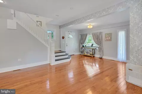 Entry Way - 175 Union Ave, Middlesex, NJ 08846 photo 4 of 9