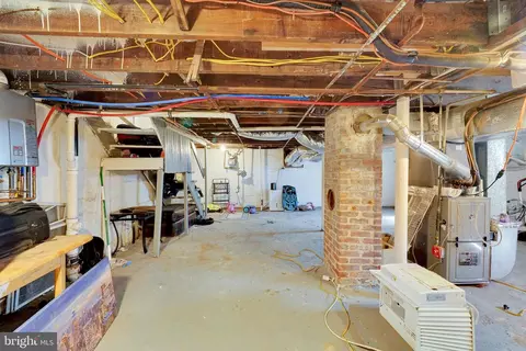 Entry Way - 175 Union Ave, Middlesex, NJ 08846 photo 8 of 9