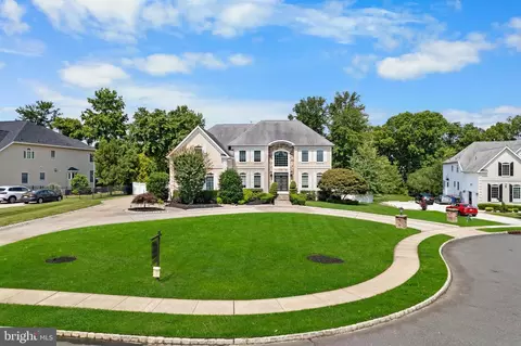 41 Springwood Dr, Monroe Township, NJ 08831