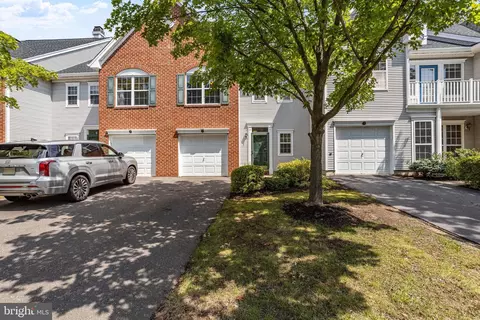 37 Knox Ct, Plainsboro, NJ 08536