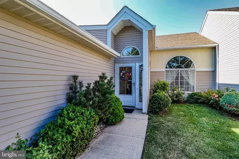 659 Azalea Plz # C, Monroe Township, NJ 08831