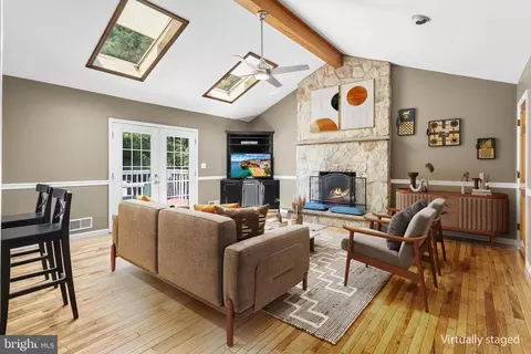 19 Station Rd, Cranbury, NJ 08512