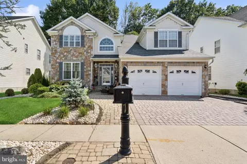 53 Bay Hill Blvd, Monroe Township, NJ 08831