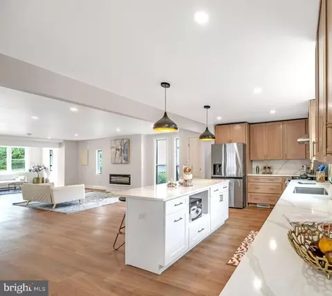 29 Stockton Ave, Monroe Township, NJ 08831
