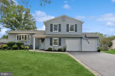 14 Hamilton Ln, Plainsboro, NJ 08536