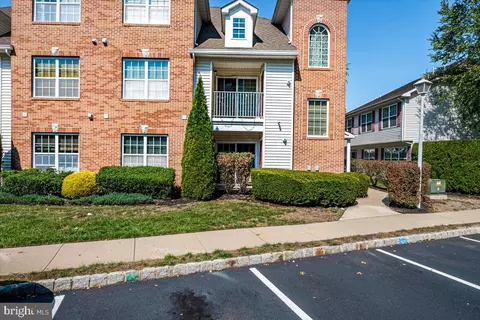 1073 Morning Glory Dr, Monroe Township, NJ 08831