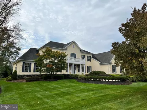 5 Trotter Ct, Monroe Township, NJ 08831