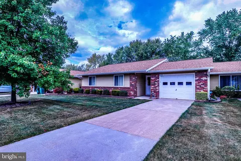 448 Dahlia Plz #B, Monroe Township, NJ 08831