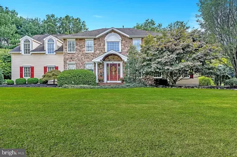 35 Parkview Rd, Cranbury, NJ 08512