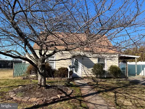 69 Ovington Ave, Edison, NJ 08817