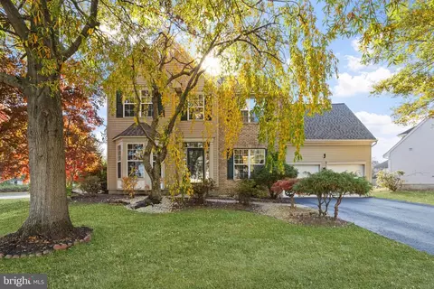 1 Gardenia Ct, Dayton, NJ 08810