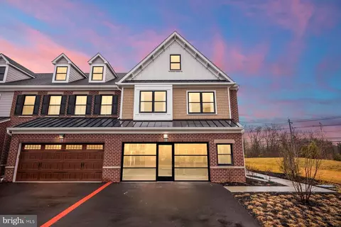 10 Riverwalk #10, Plainsboro, NJ 08536