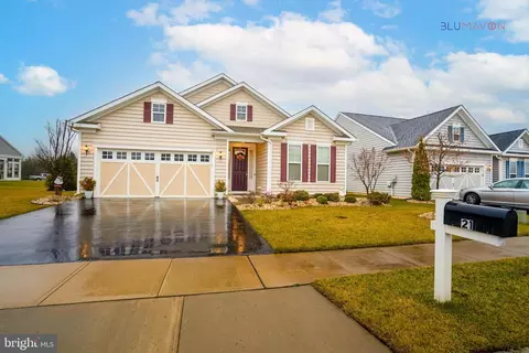21 Independence Dr, Monroe Township, NJ 08831
