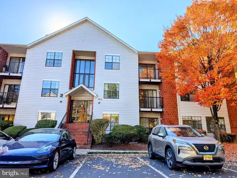 14 Malvern Way, Edison, NJ 08817