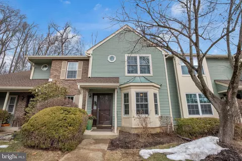 1108 Hickory Ct, Monmouth Junction, NJ 08852