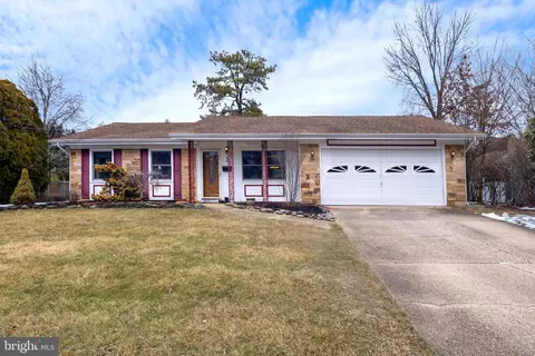 3 Norwood Ave, Monroe Township, NJ 08831