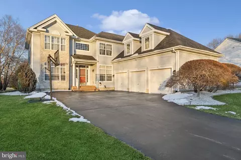7 Birch Dr, Plainsboro, NJ 08536