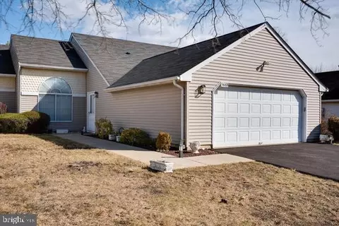 568 B Nutley Dr, Monroe Township, NJ 08831