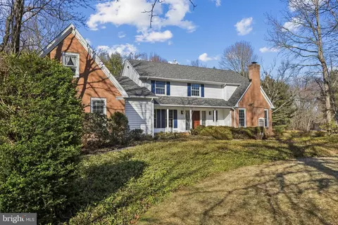 12 Brookside Ct, Cranbury, NJ 08512