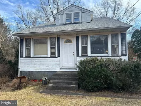 93 Kingston Ln, Monmouth Junction, NJ 08852