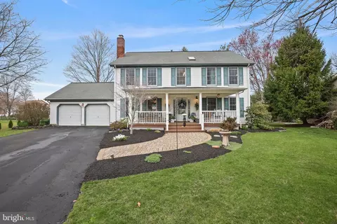 16 Clinton Ct, Plainsboro, NJ 08536