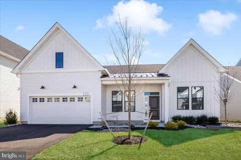 5 Cole Pl, Cranbury, NJ 08512