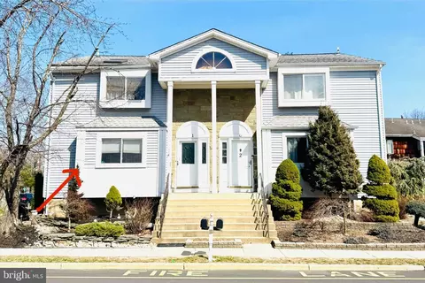 1 Miriam Ct, Dayton, NJ 08810