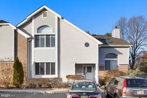 51 Jamie Ct, Monmouth Junction, NJ 08852
