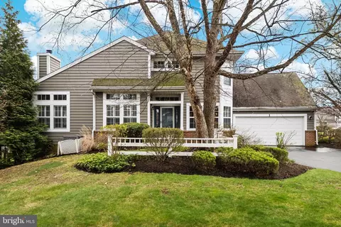 1 Eagle Ct, Monroe Township, NJ 08831
