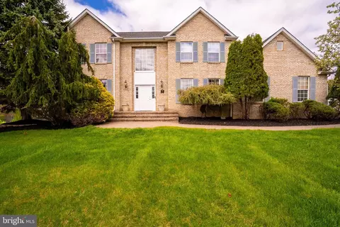 24 Scott Dr, Monroe Township, NJ 08831