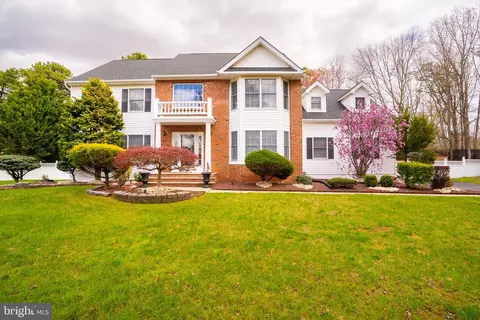 3 Clark Ct, Monroe Township, NJ 08831