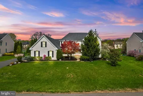 10 Barnyard Ct, Plainsboro, NJ 08536