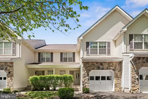 204 Concord Pl, North Brunswick, NJ 08902