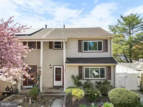 77 Larry Ct, Dayton, NJ 08810