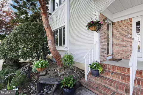 81 Jamie Ct, Monmouth Junction, NJ 08852