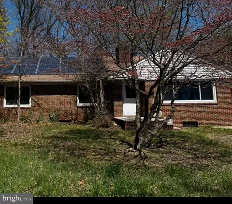 21 Louise Dr, Milltown, NJ 08850