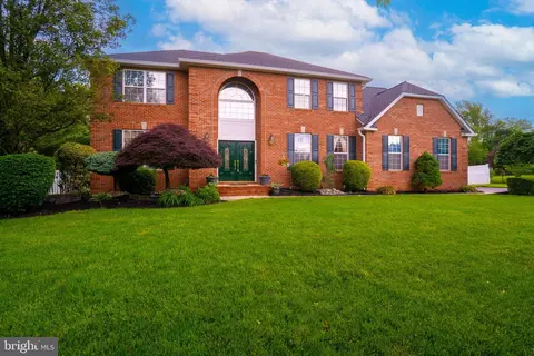 10 Magnolia Ct, Monroe Township, NJ 08831