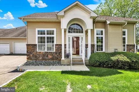 102 Schindler Dr N, Princeton, NJ 08540