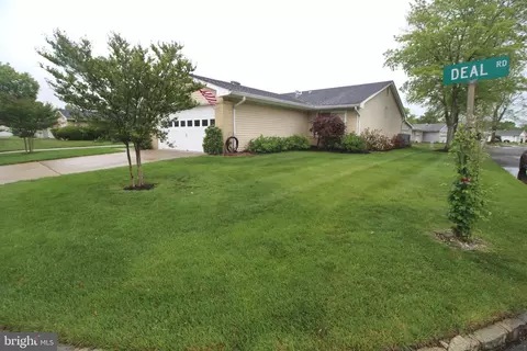 816 Apt C Deal Rd, Monroe Township, NJ 08831