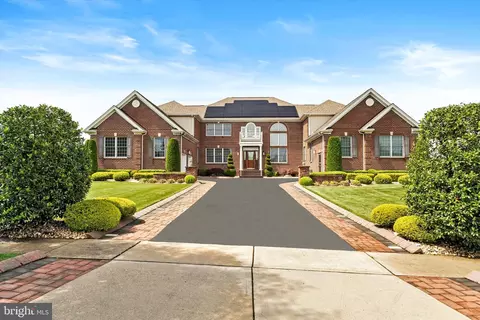 9 Bouvier Ln, East Brunswick, NJ 08816