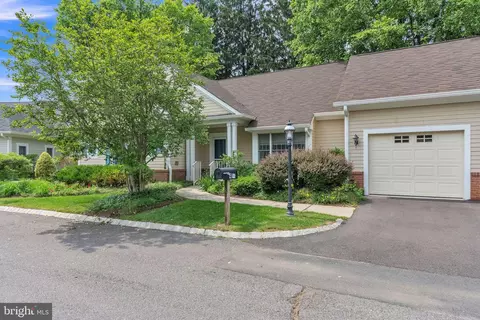 4 Birchwood Ct, Princeton, NJ 08540