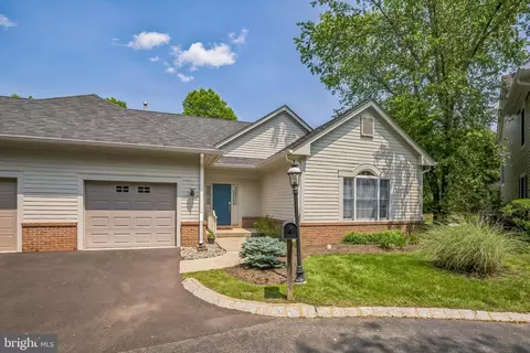 11 Birchwood Ct, Princeton, NJ 08540