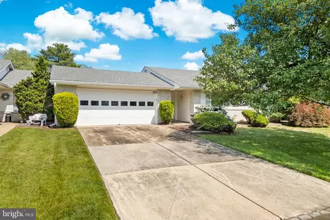 703 B Croydon Rd, Monroe Township, NJ 08831