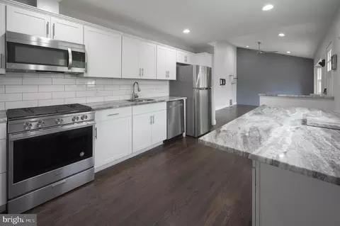 26 Hemlock Dr, Parlin, NJ 08859