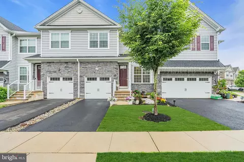 51 Begonia Ln, Monroe Township, NJ 08831